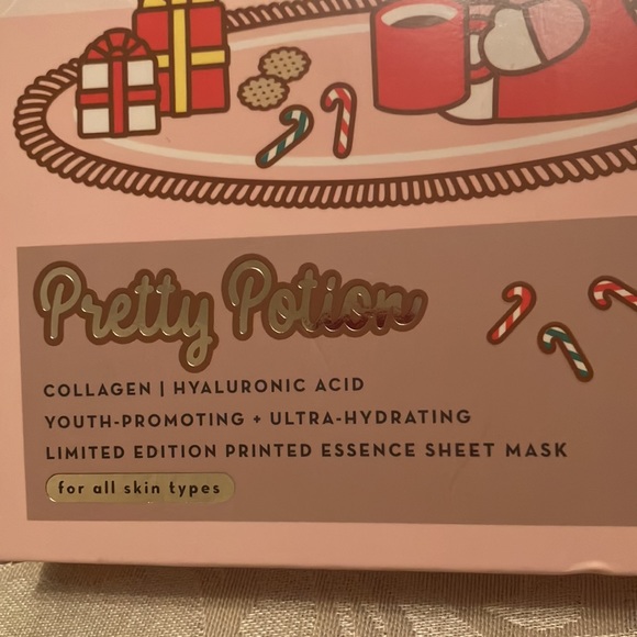 Hello Kitty x The Crème Shop beauty bundle NWT - Picture 16 of 17